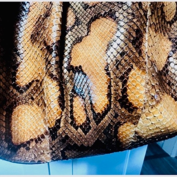 Gucci Large Sukey Python Leather!!! EXCELLENT CONDITION!! AMAZING PRICE!!!! - Picture 8 of 16
